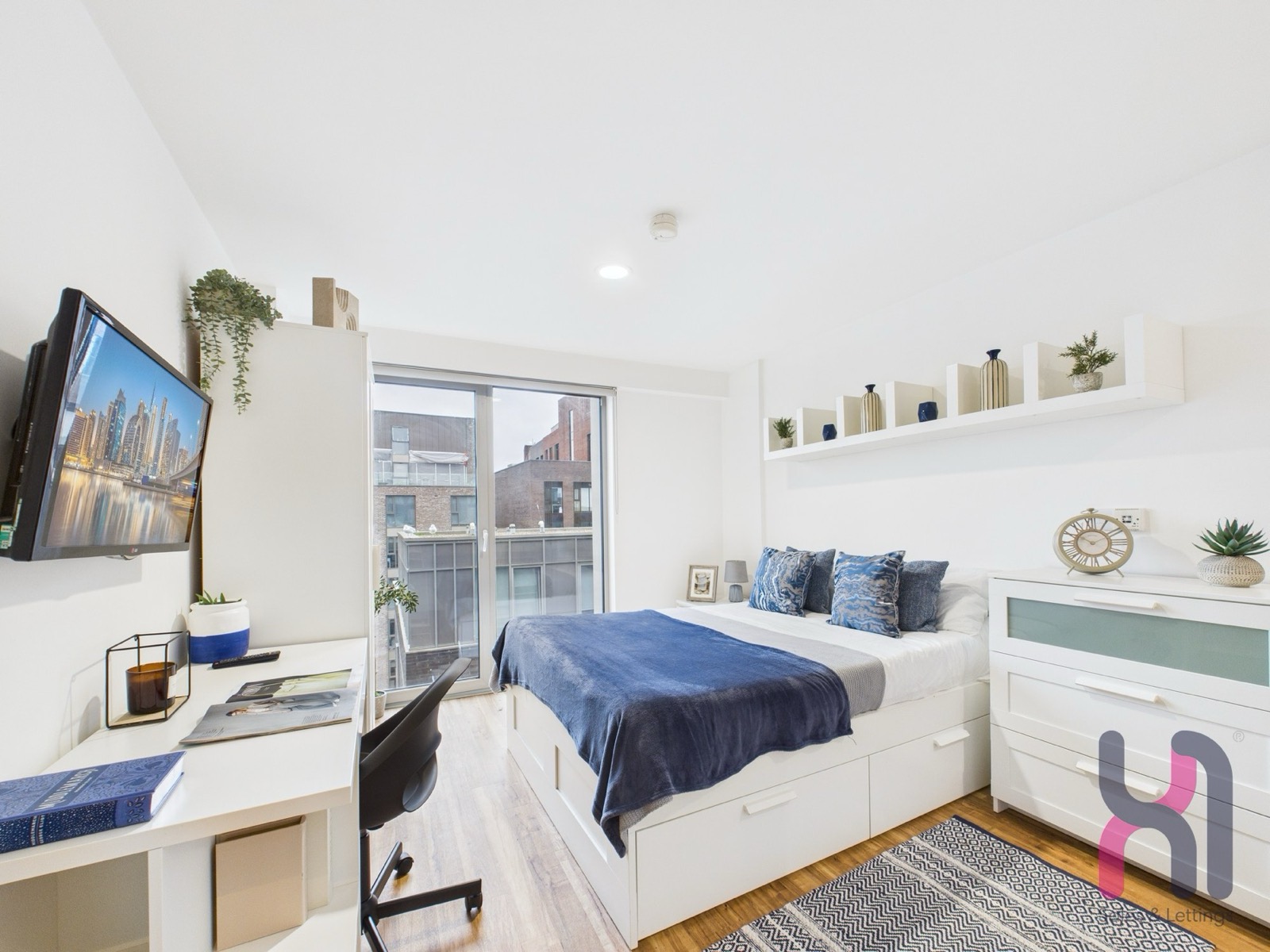 Photograph of a furnished, tenanted studio apartment at X1 Liverpool One
